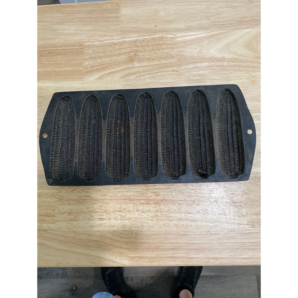 Vintage Cast Iron Cornstick Pan 7 Slot Cornbread Muffin Mold Farmhouse Bakeware